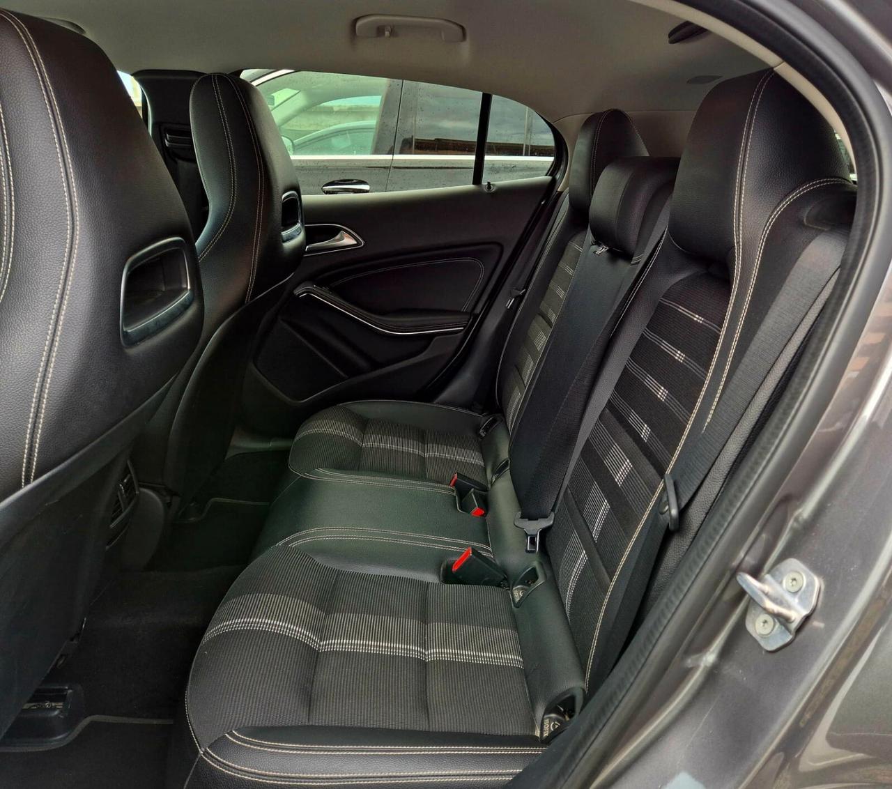 Mercedes-benz GLA 200d Premium Night Edition Automatic