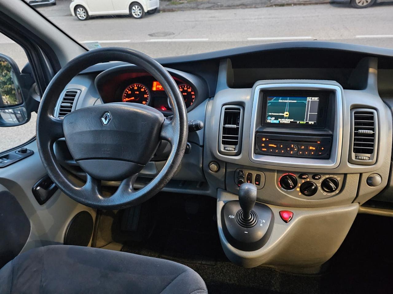Renault Trafic 2.5 dCi 145cv Passenger Black Edition*7Posti*
