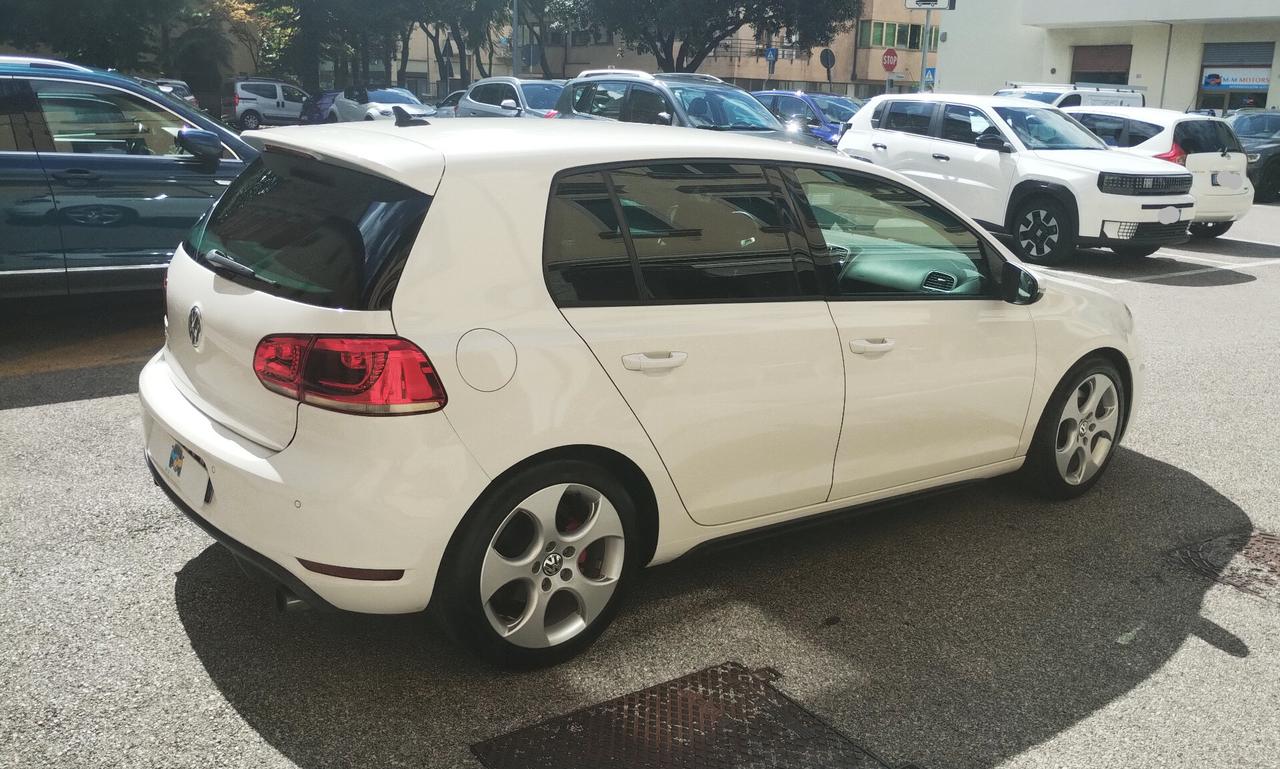 Volkswagen Golf GTI 2.0 TSI DSG 5p.
