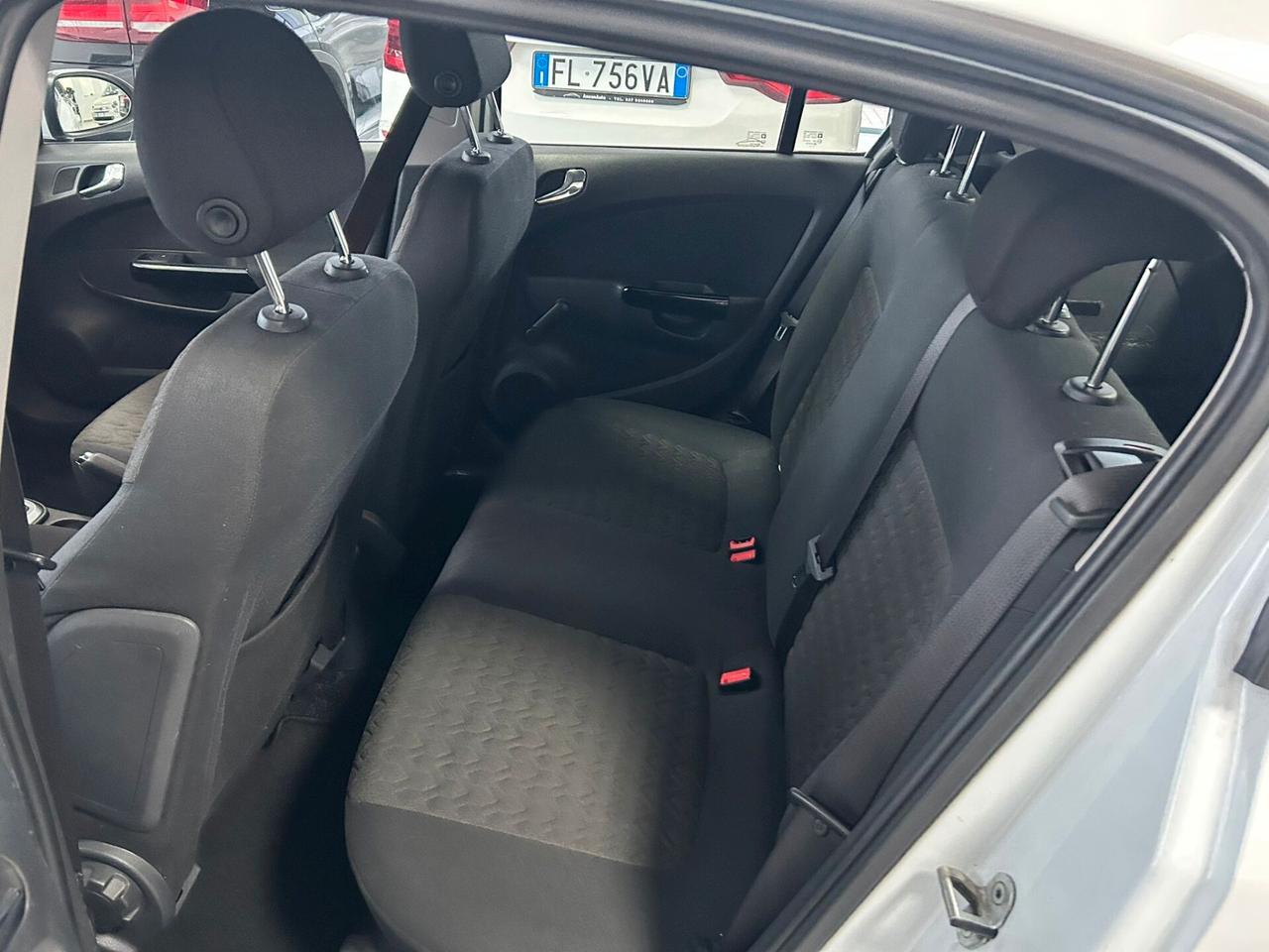 Opel Corsa 1.2b cambio automatico 2013