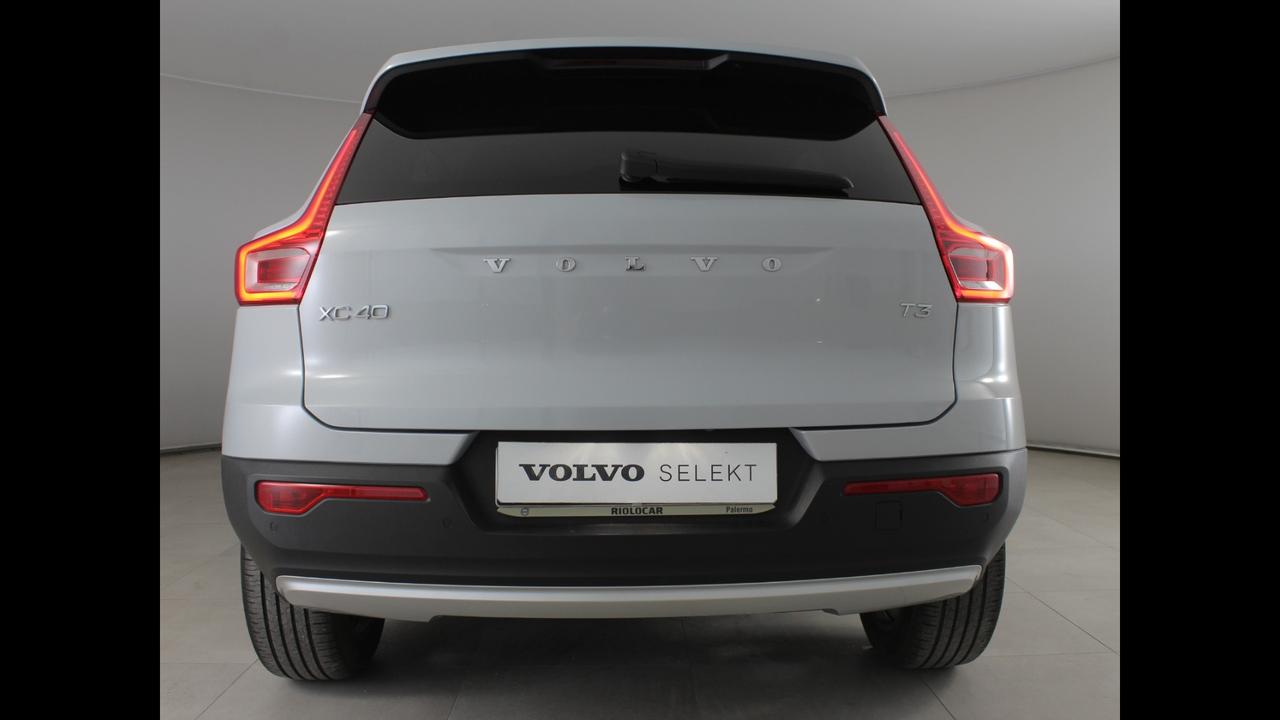VOLVO XC40 - XC40 1.5 t3 Momentum 163cv auto my21
