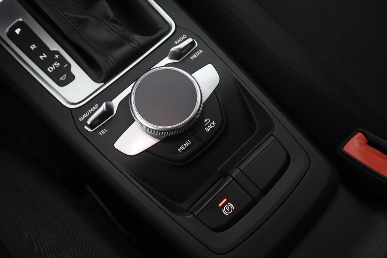 AUDI Q2 30 TDI S tronic Admired