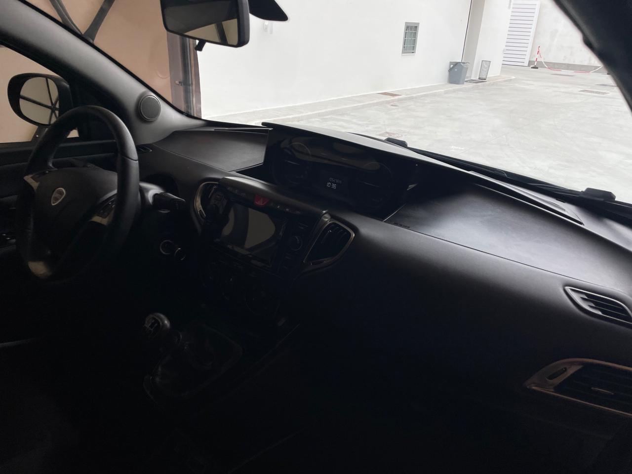 Lancia Ypsilon 0.9 TwinAir 85 CV 5 porte Metano Ecochic Platinum