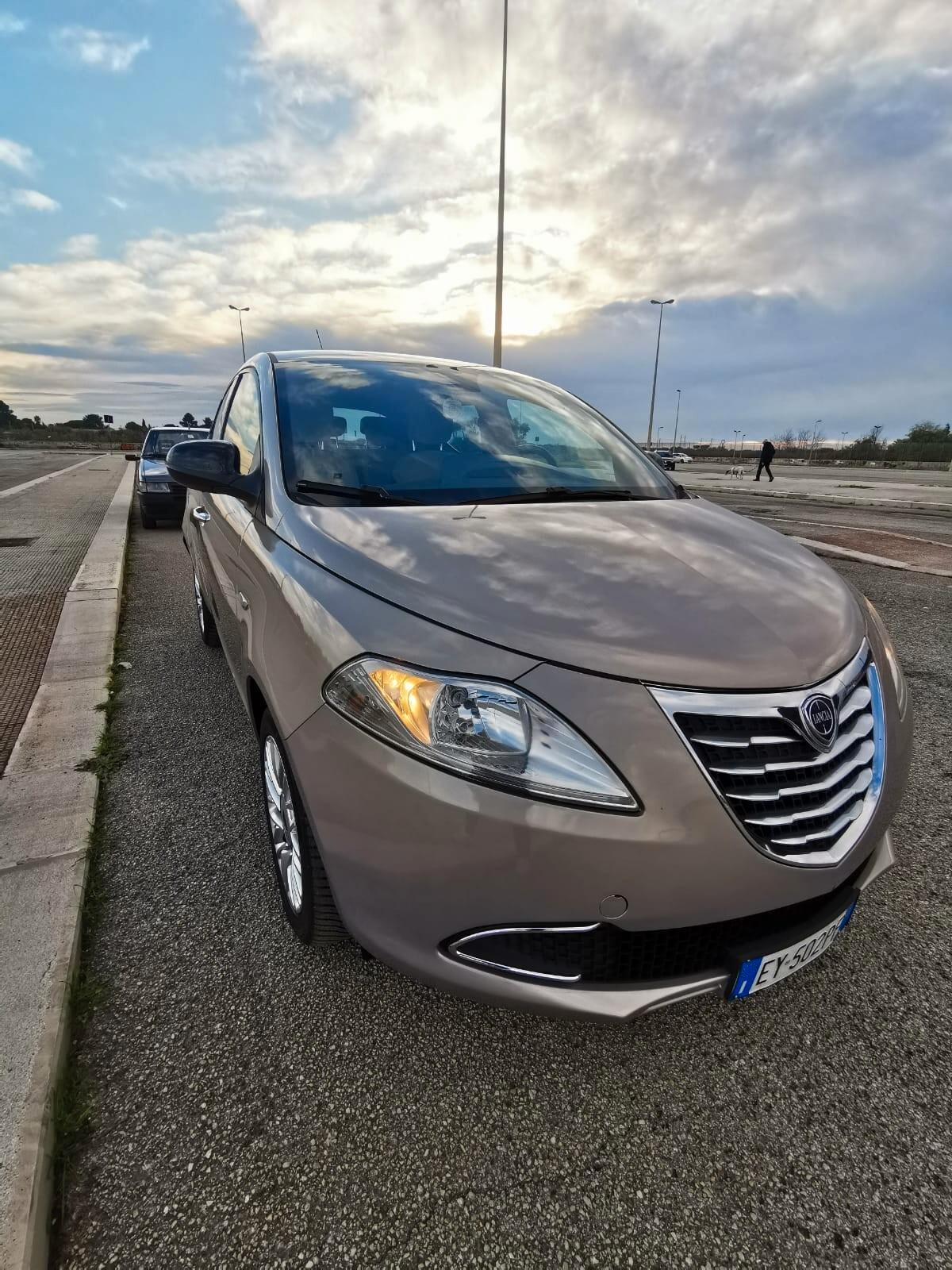 Lancia Ypsilon 1.3 MJT 16V 95 CV 5P. Gold 2015