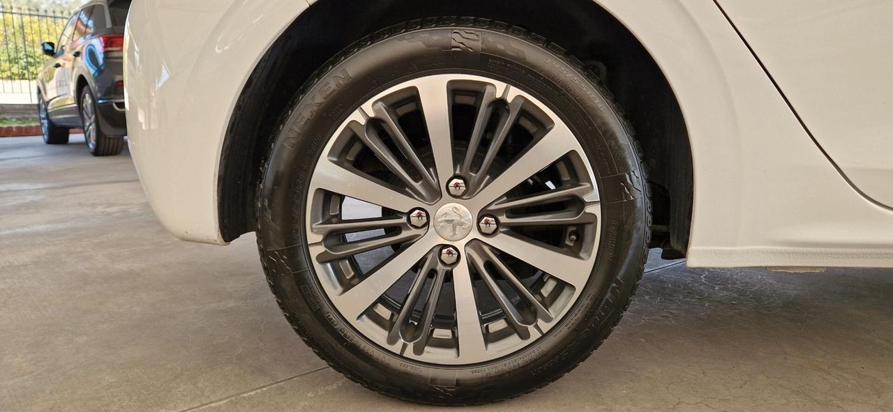Peugeot 208 1.6 HDi 75cv 5 porte Allure