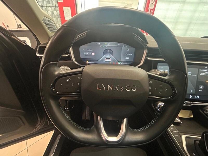 LYNK&CO 01 01 PHEV