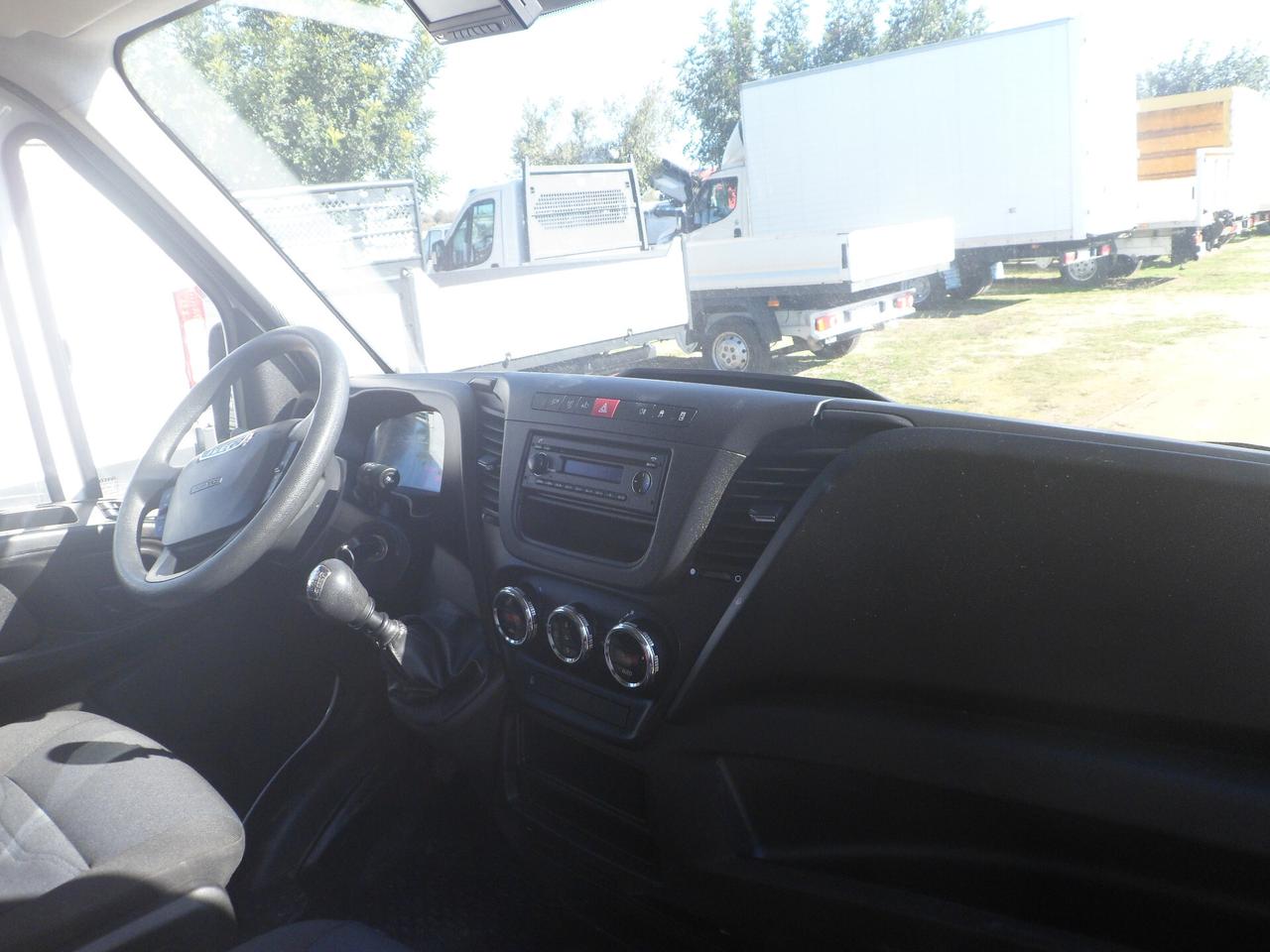 Iveco Daily 35c16 furgonatura con pedana