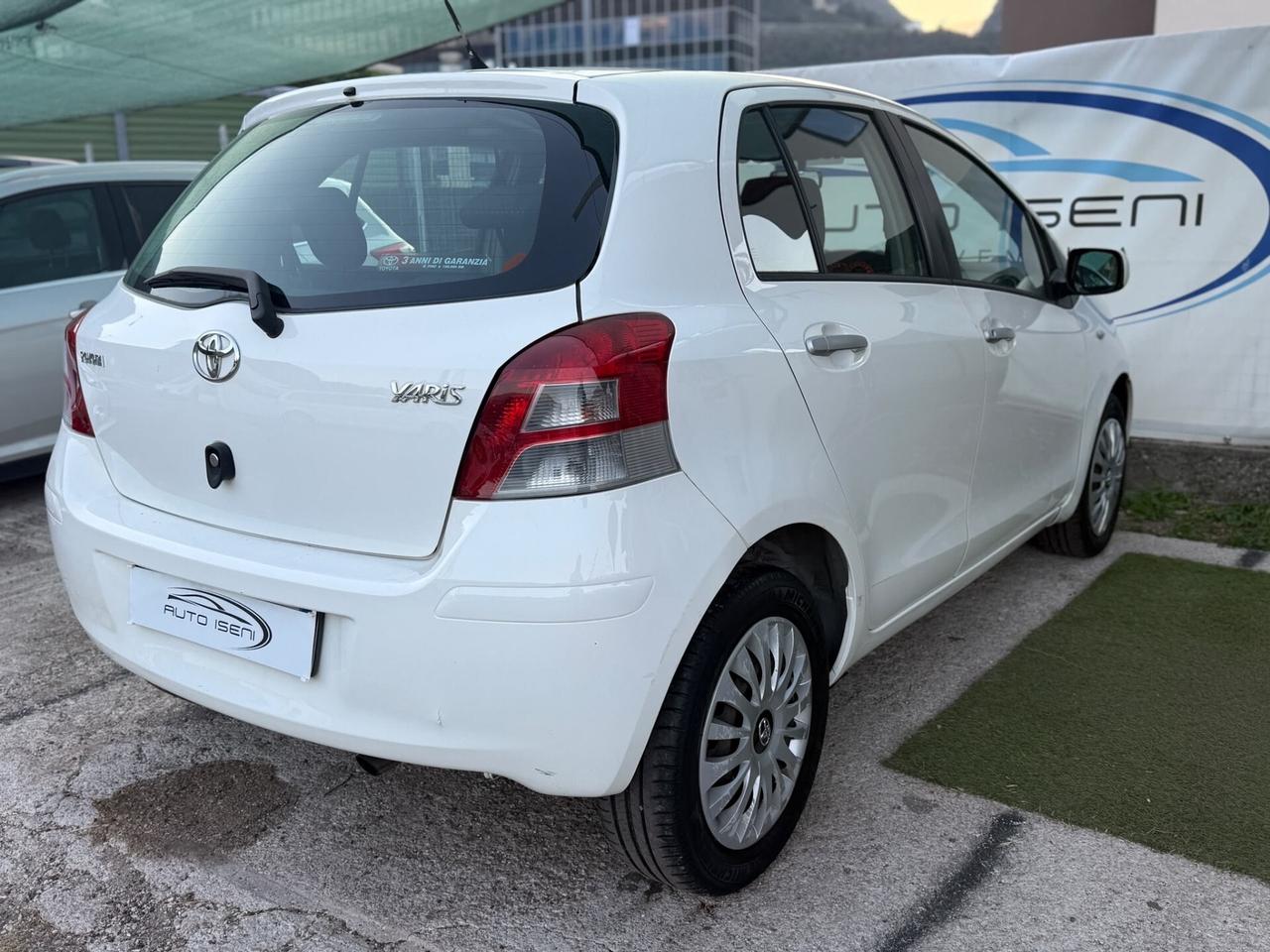 Toyota Yaris 1.3 5 porte SOLO 98.000 KM NEOPATENTATI OK