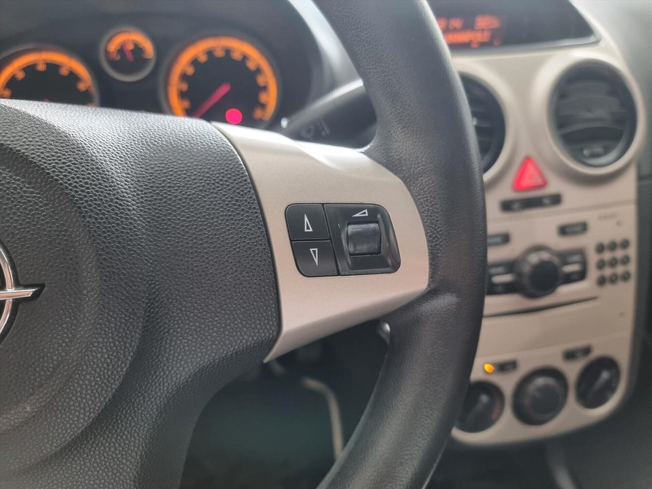 Opel Corsa 1.2 5 porte Cosmo CAMBIO AUTOMATICO GPL