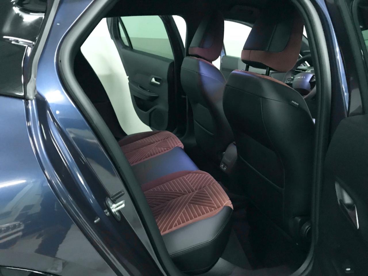 Lancia Ypsilon Hybrid e-DCT LX