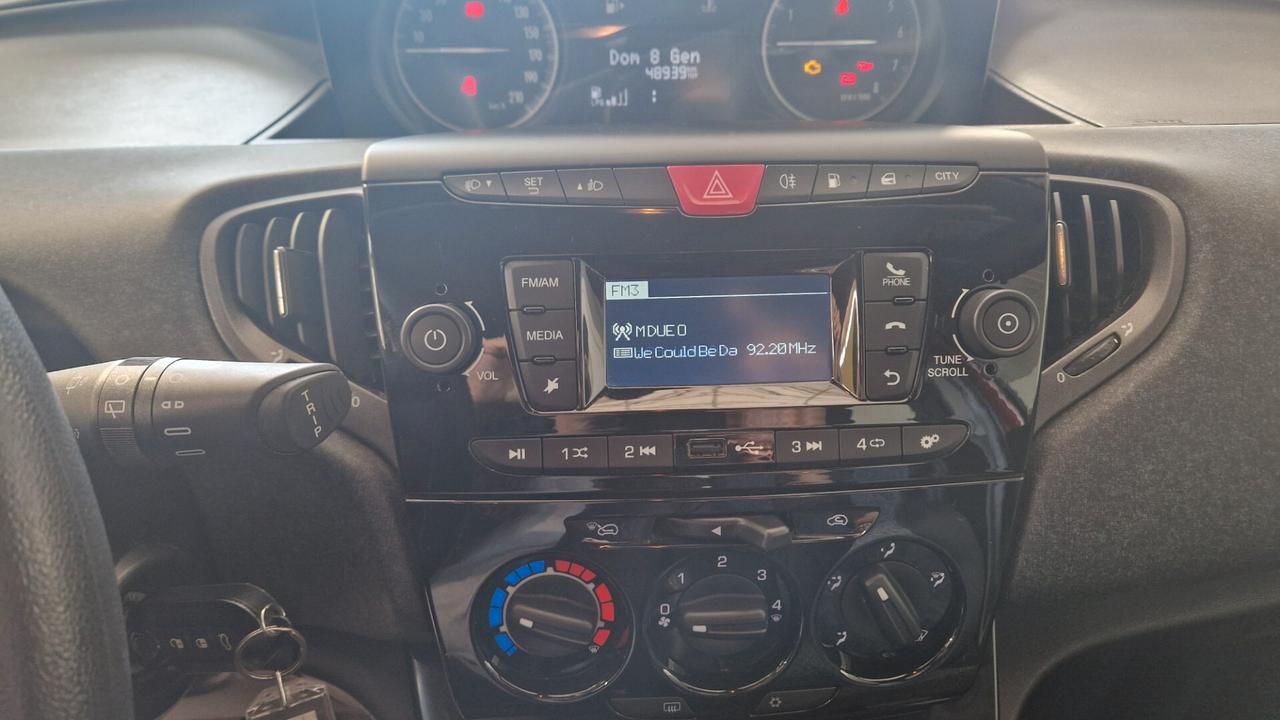 Lancia Ypsilon 1.2 69 CV 5 porte GPL Ecochic Elefantino Blu