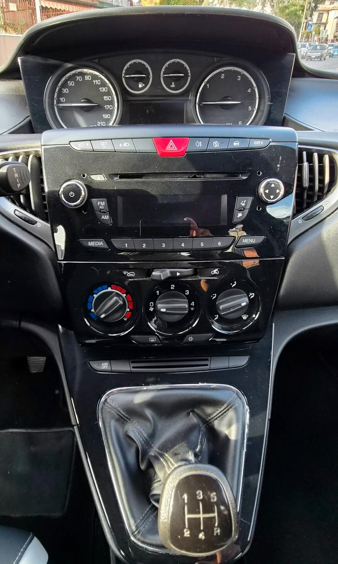 Lancia Ypsilon 1.3 MJT 16V 95 CV 5 porte S&S Elle