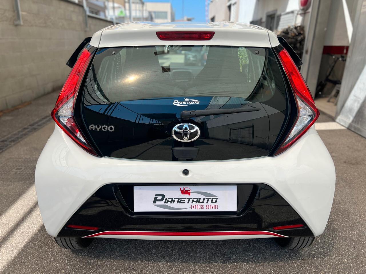 Toyota Aygo 5pt 1.0 72cv X-PLAY CLIMA/TELCAMERA/15; PERFETTA!!