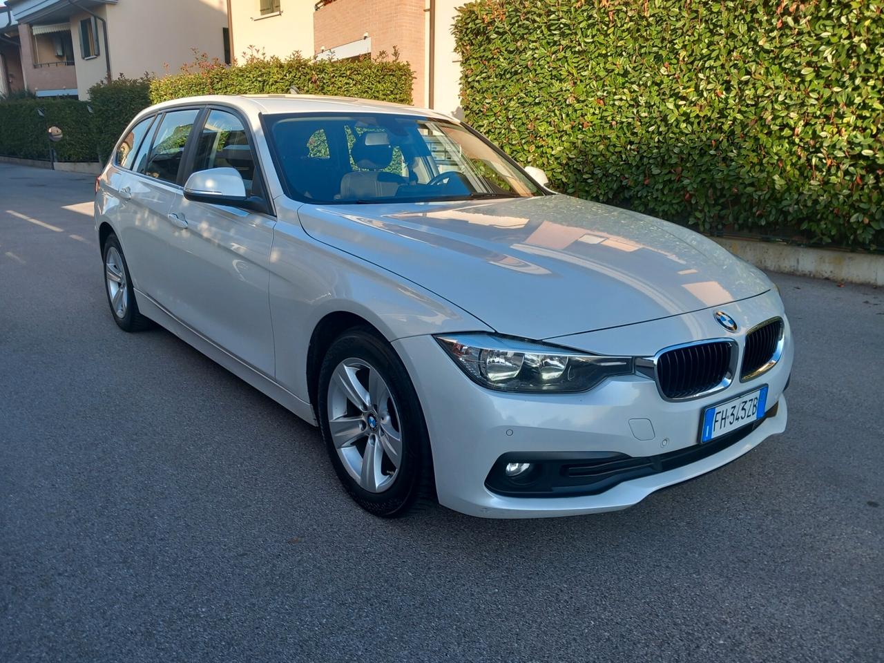 Bmw 318d 150 cv Touring Business Automatica tua a € 199 mese