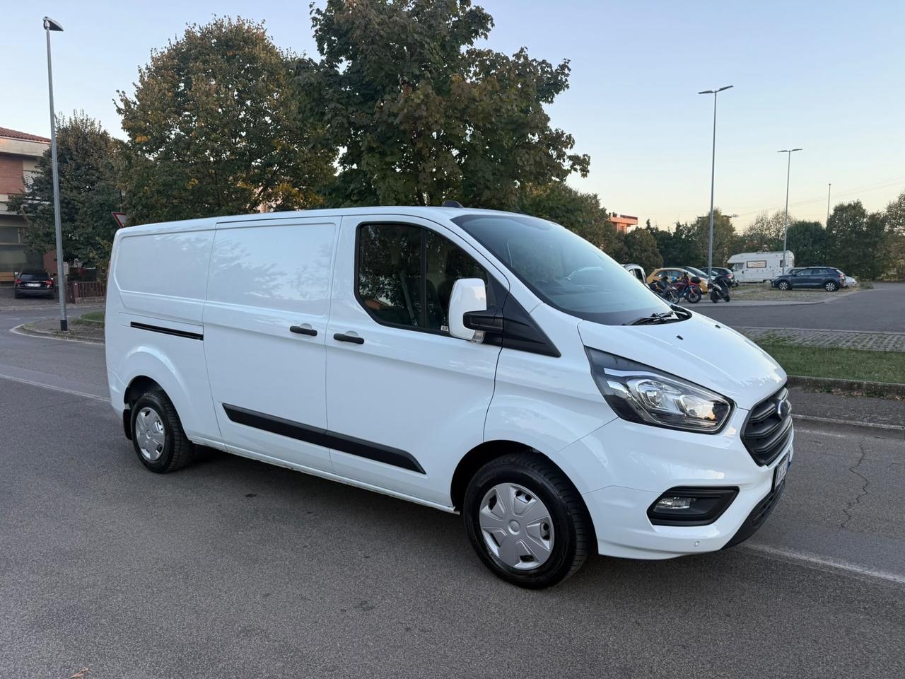 Ford transit custom passo lungo
