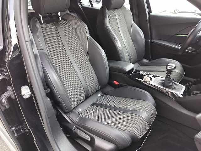 Peugeot 2008 PureTech 130 S&S GT