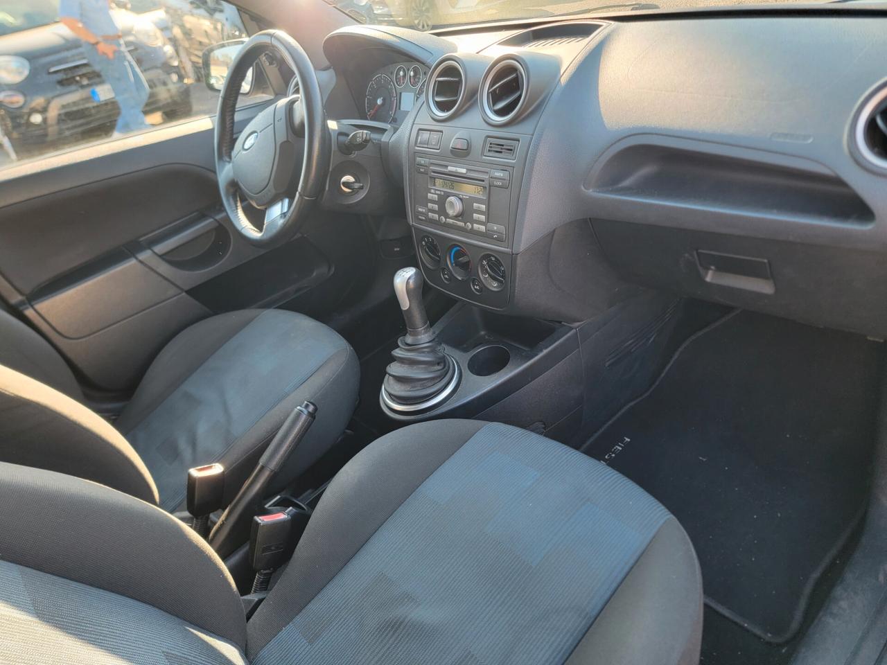 Ford Fiesta tdci 1.4 titanium 5 porte