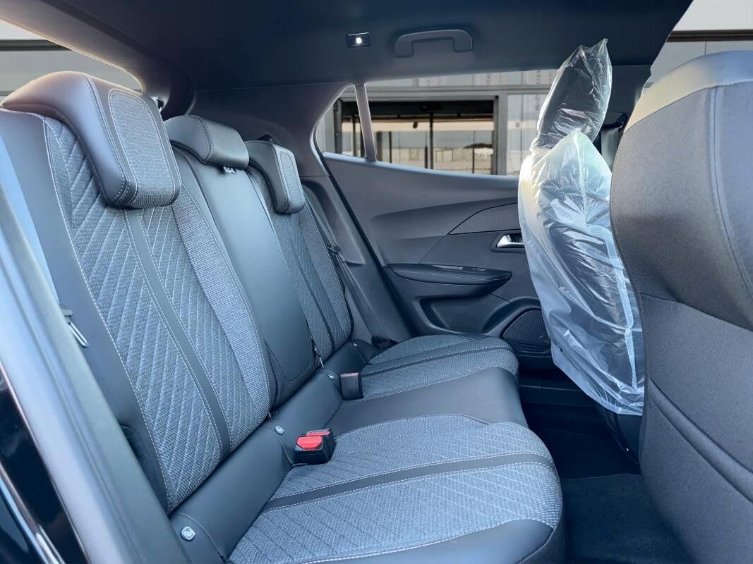 Peugeot 2008 1.2 hybrid Allure 145cv e-dcs6 Con NAVIGATORE