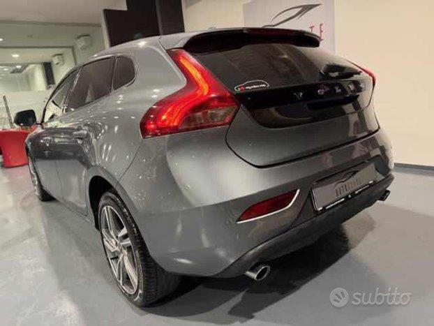 VOLVO V40 D2 R-design