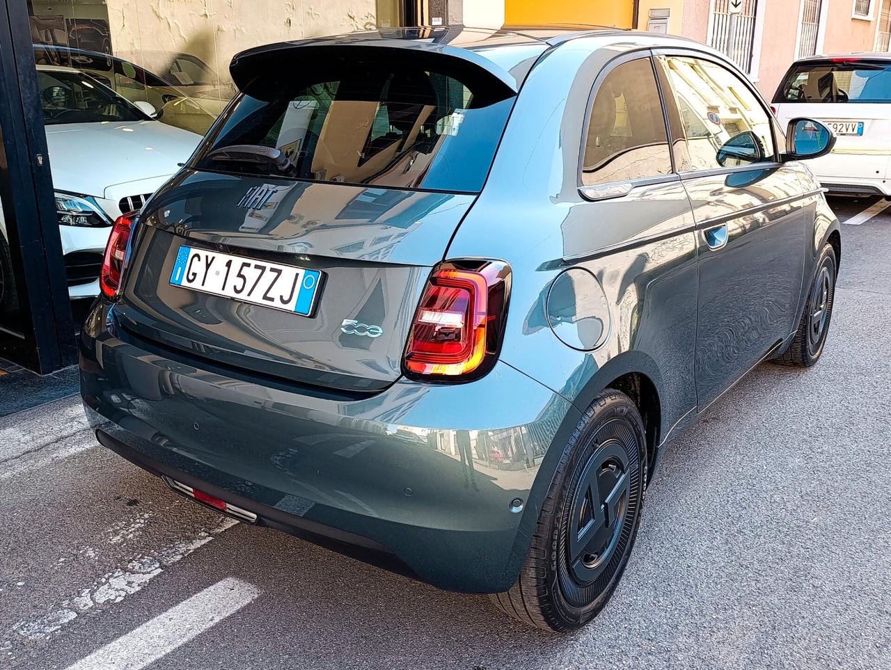 Fiat 500e Giorgio Armani 42 kWh (118cv) praticamente nuova