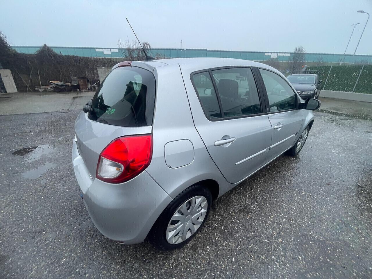 Renault Clio 1.2 16V 5 porte Dynamique