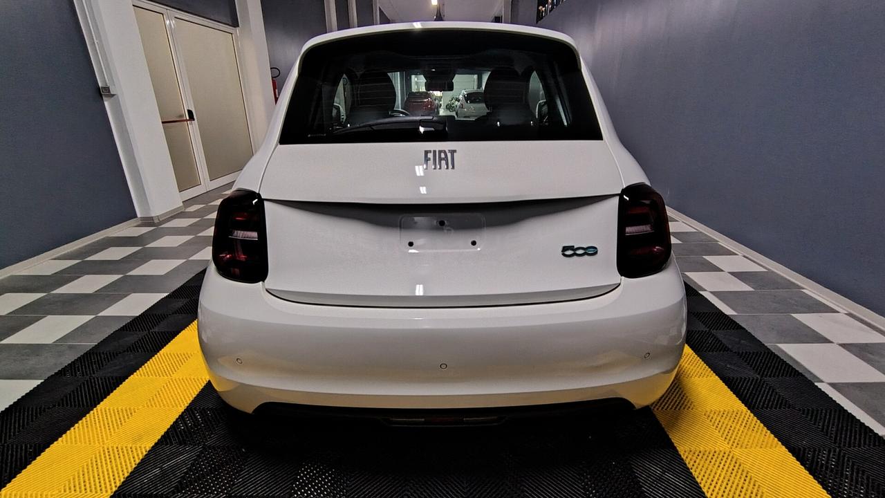 500e Elettrica 42 kWh La Prima