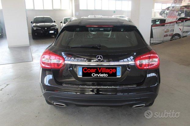 MERCEDES-BENZ GLA 200 d Automatic Premium