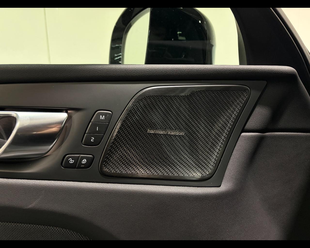 VOLVO XC60 T6 PHEV PLUS DARK AWD AUTO