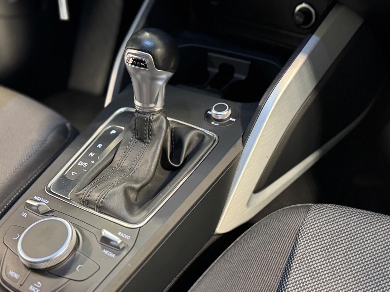 Audi Q2 30 TDI S tronic Business NAVI !