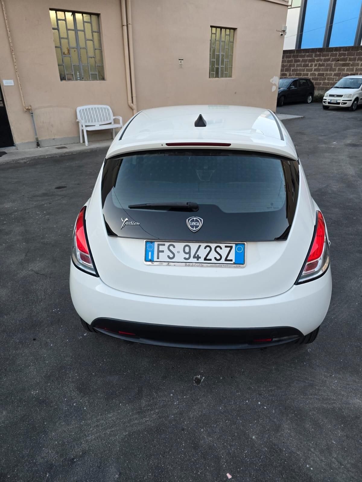 Lancia Ypsilon 1.2 69 CV 5 porte metano Ecochic Platinum