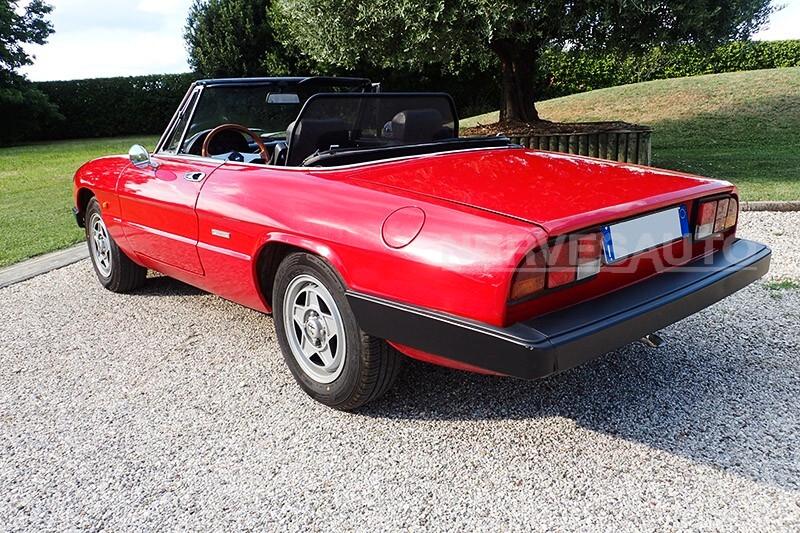 Alfa Romeo Spider Duetto 2.0 | Rosso interni neri