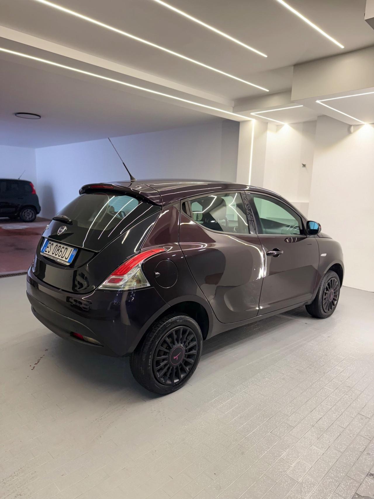 Lancia Ypsilon 0.9 TwinAir 85 CV 5 porte Metano Ecochic Elefantino