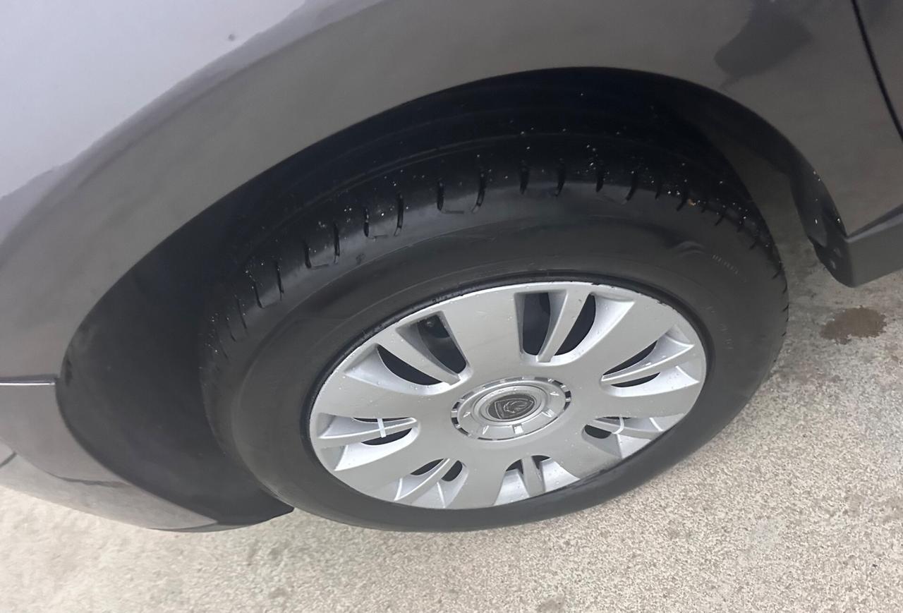 Peugeot 2008 1.4 HDi 68CV Active