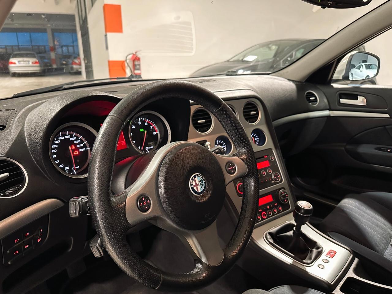Alfa Romeo 159 1750 TBi Sportwagon BOOK SERVICE COMPLETO