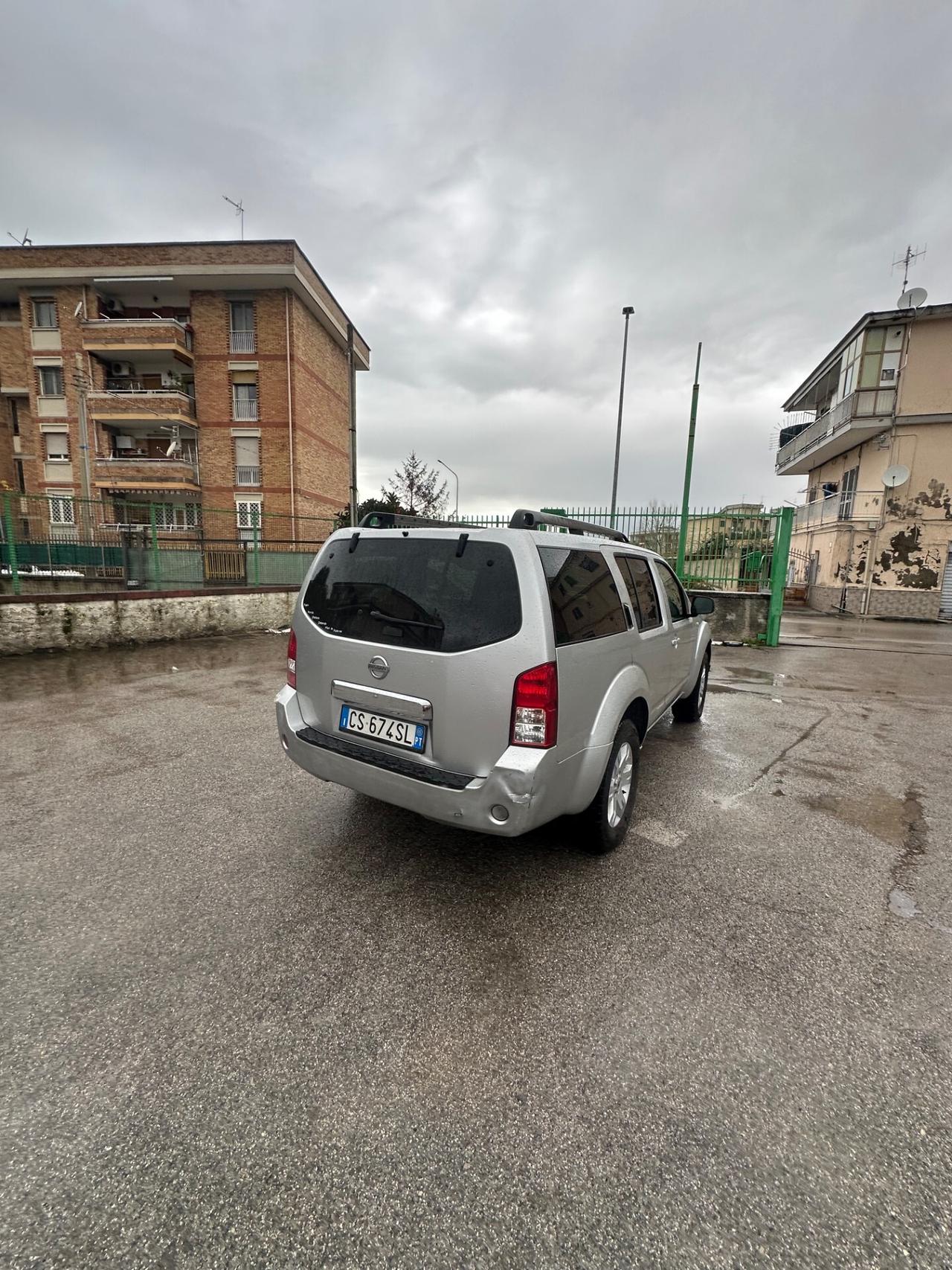 Nissan Pathfinder 2.5 dCi LE