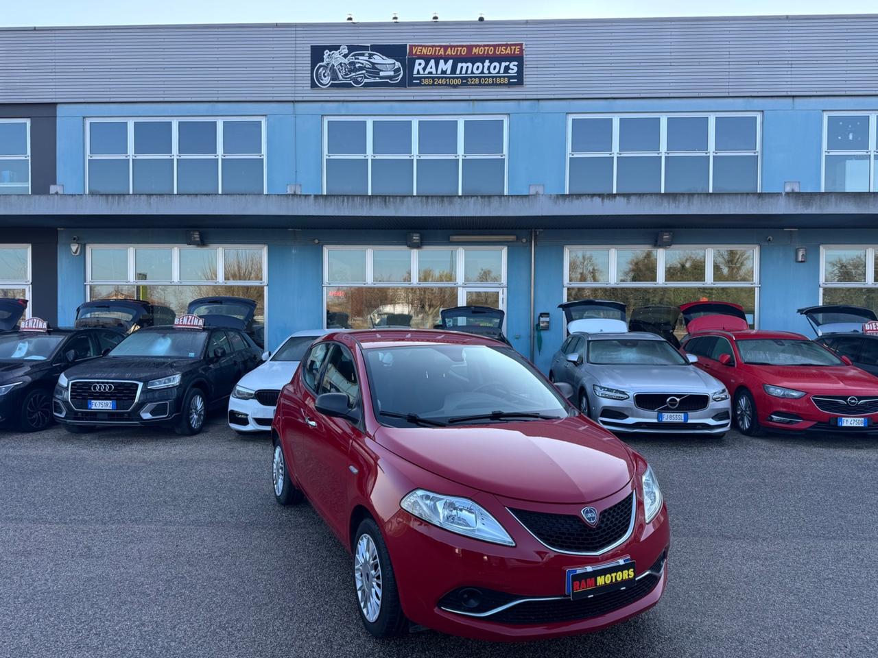 Lancia Ypsilon 1.2 69 CV 5 porte Platinum NEOPATENTATI