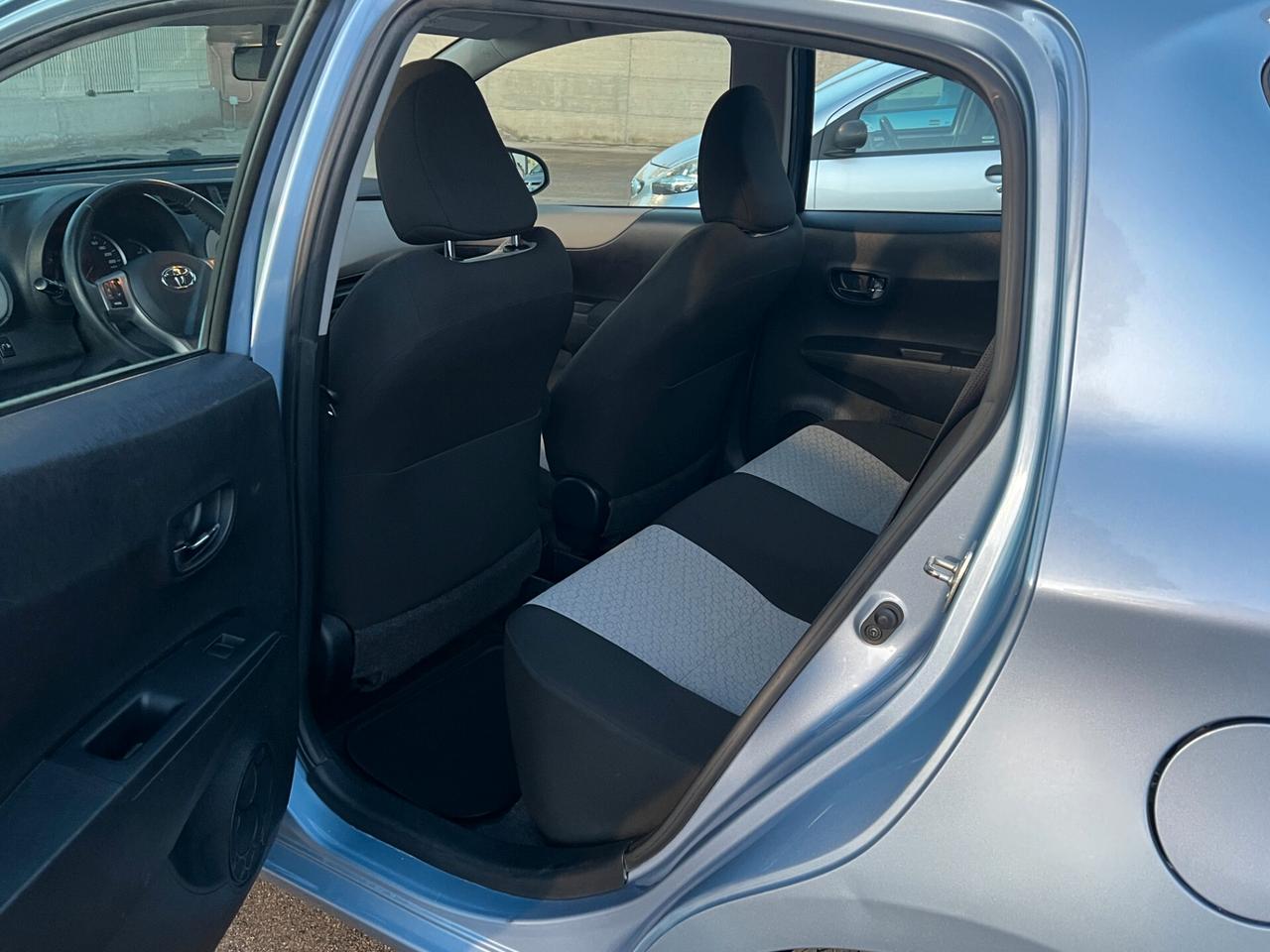 Toyota Yaris 1.0 5 porte Active Tagliandata