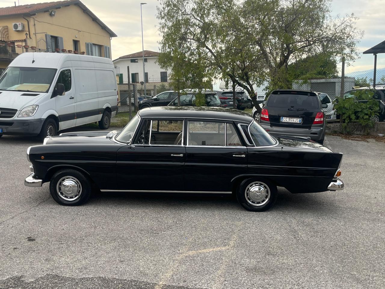 Mercedes benz 230 W110 Codine 6 cilindri