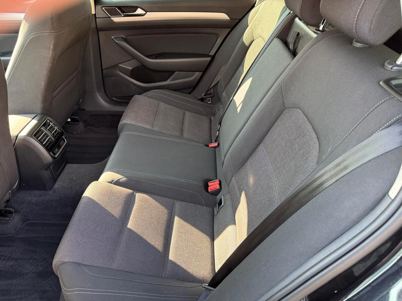 Volkswagen Passat Variant 2.0 TDI DSG Business BlueMotion Tech