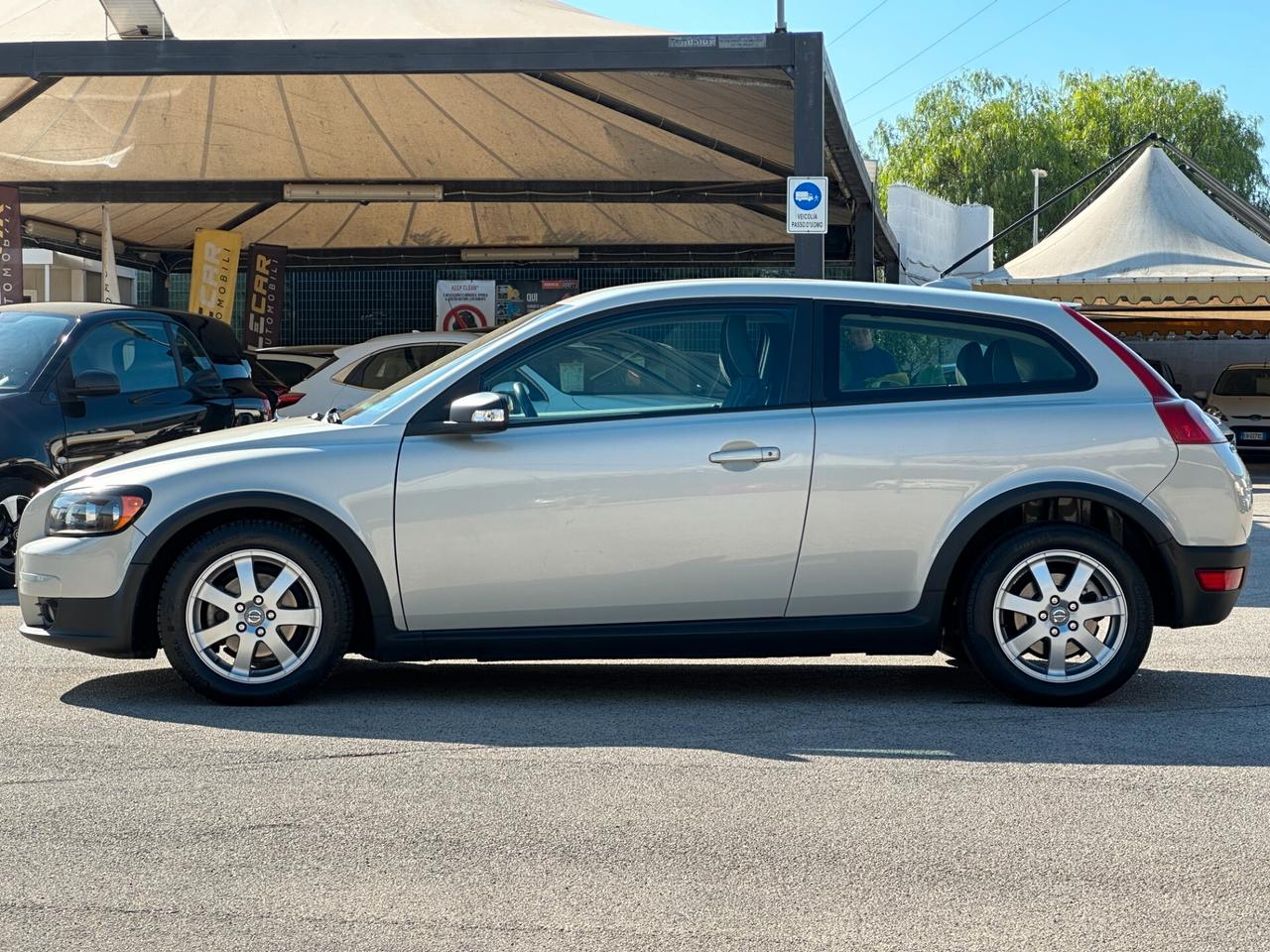 VOLVO C30 1.6 Momentum