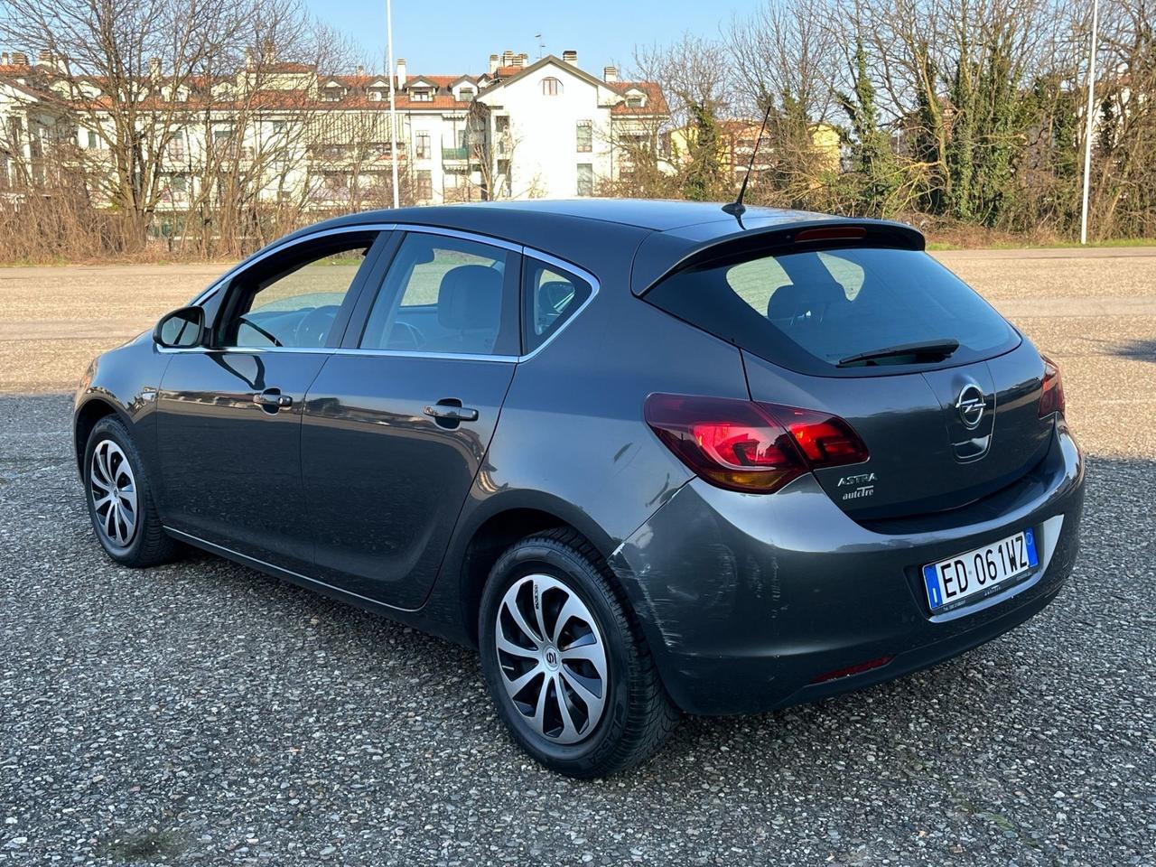 Opel Astra 1.4 Benzina Euro 5 no limiti circolazione