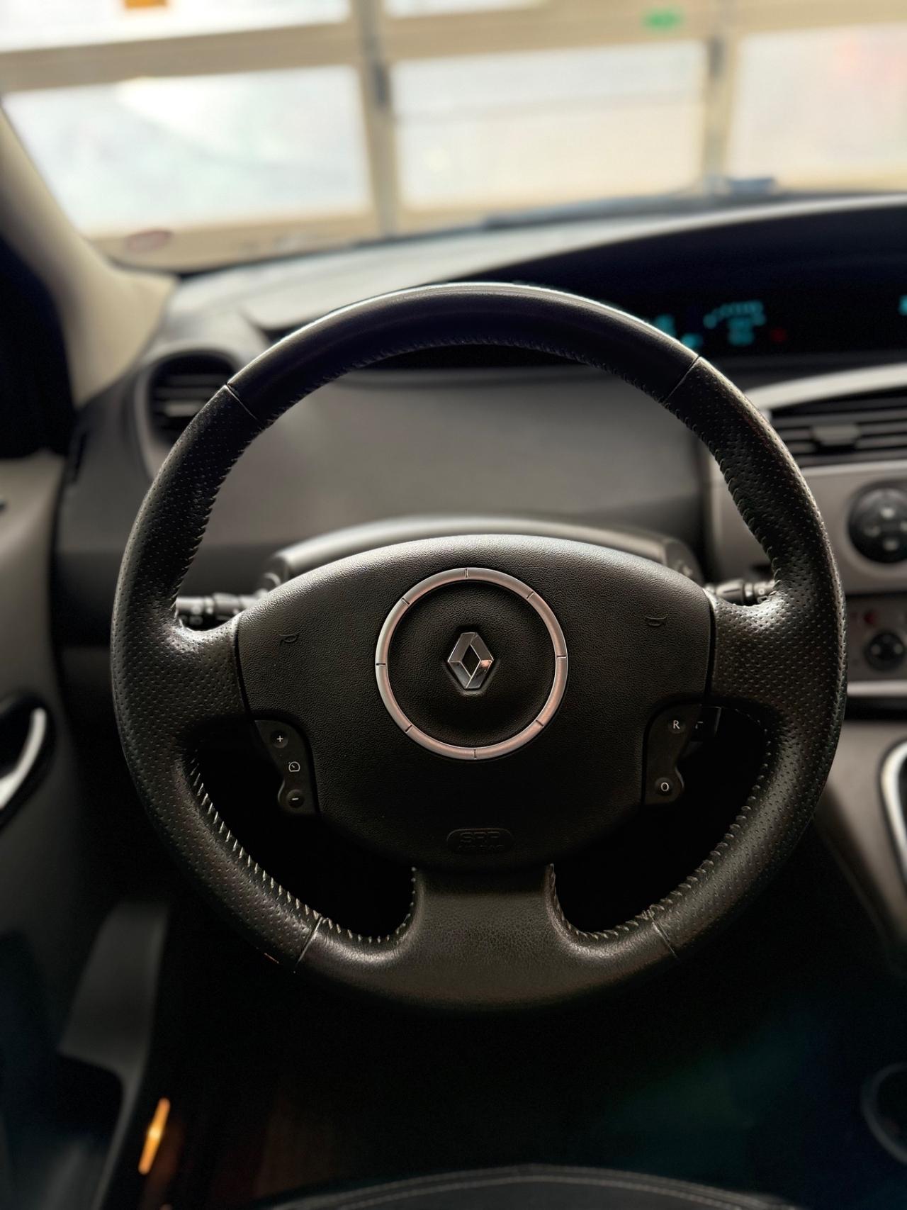 Renault Scenic Grand Scénic 1.9 dCi/130CV PlayStation Portable