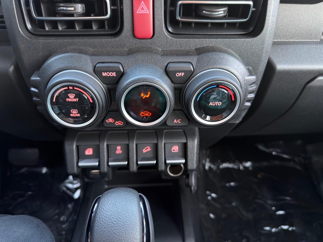 Suzuki Jimny 1.5 automatico 5 porte