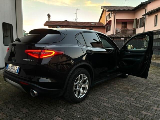 Alfa Romeo Stelvio 2.2 Turbodiesel 190 CV AT8 RWD Executive