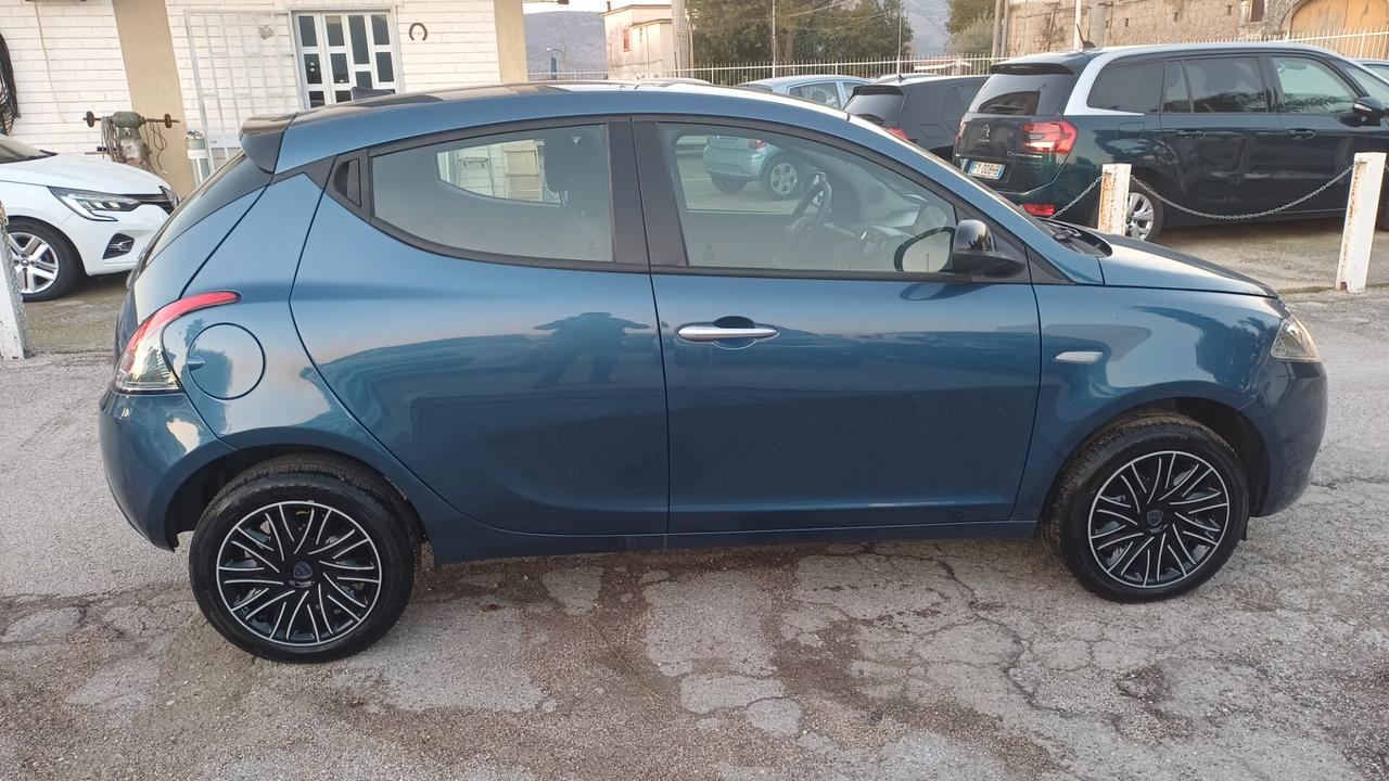 Lancia Ypsilon 1.0 FireFly 5 porte S&S Hybrid Silver 2023 SOLO 5MILA KM