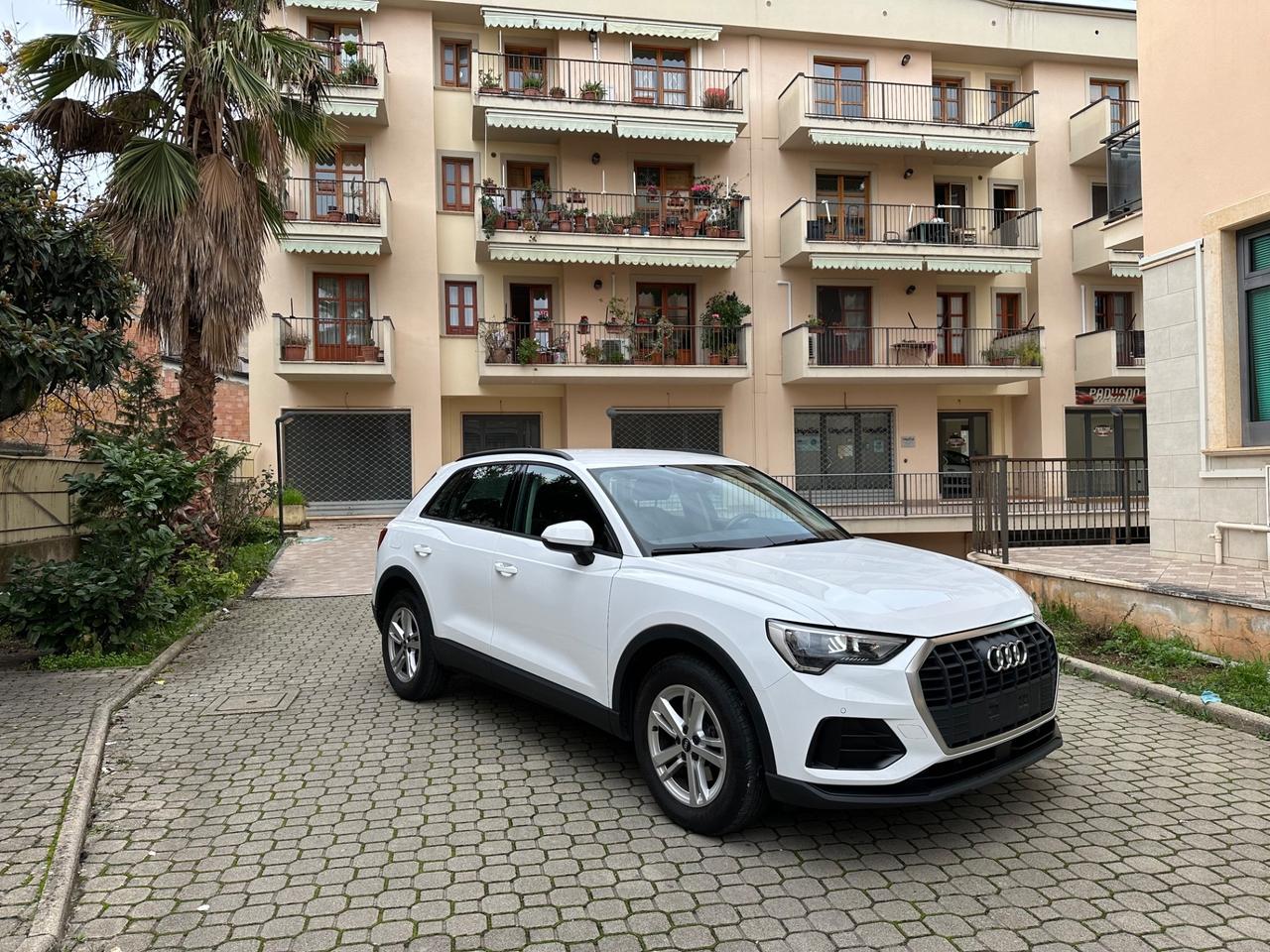 Audi Q3 35 TDI Business