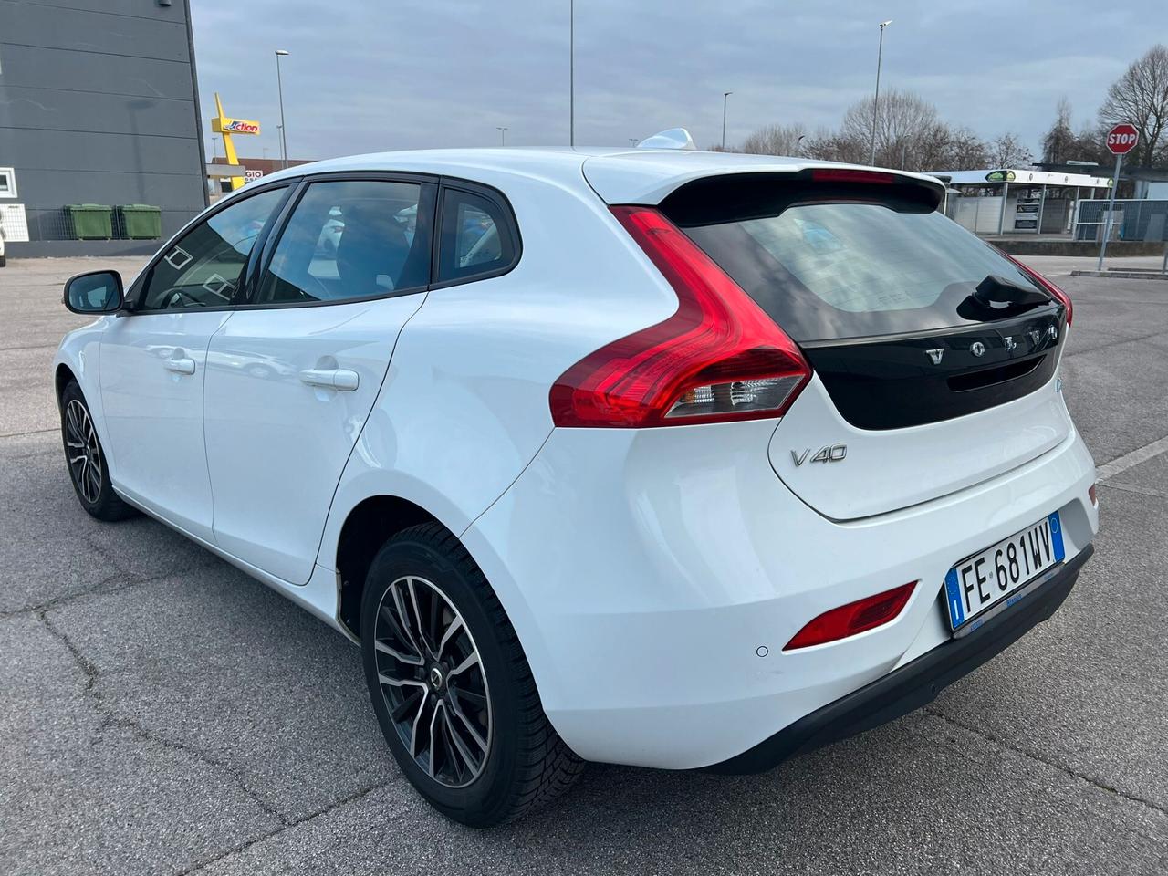 Volvo V40 D2 R-design Momentum 2016