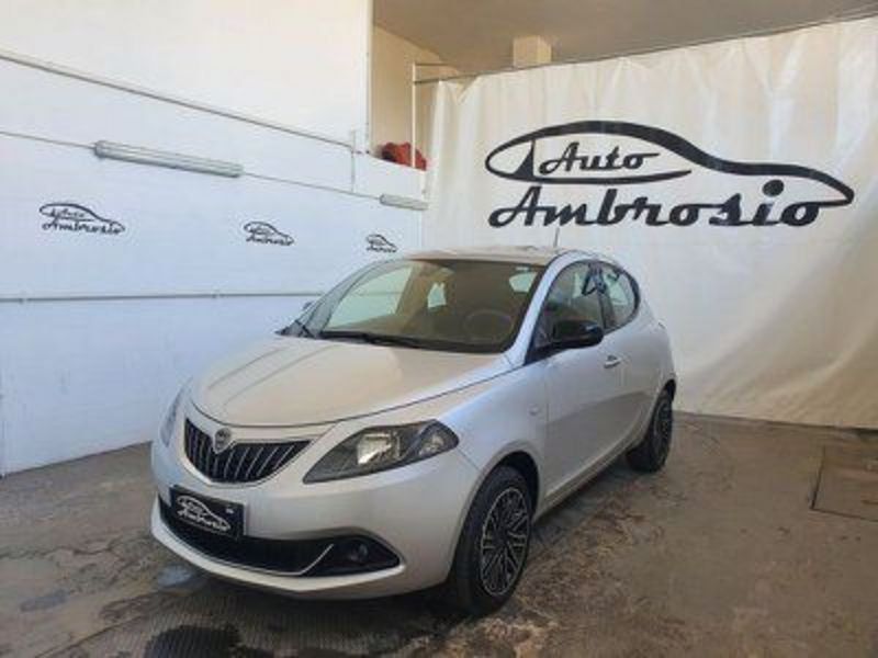 Lancia Ypsilon 1.0 FireFly 5 porte S&amp;S Hybrid Gold TUA DA 125,00 AL MESE