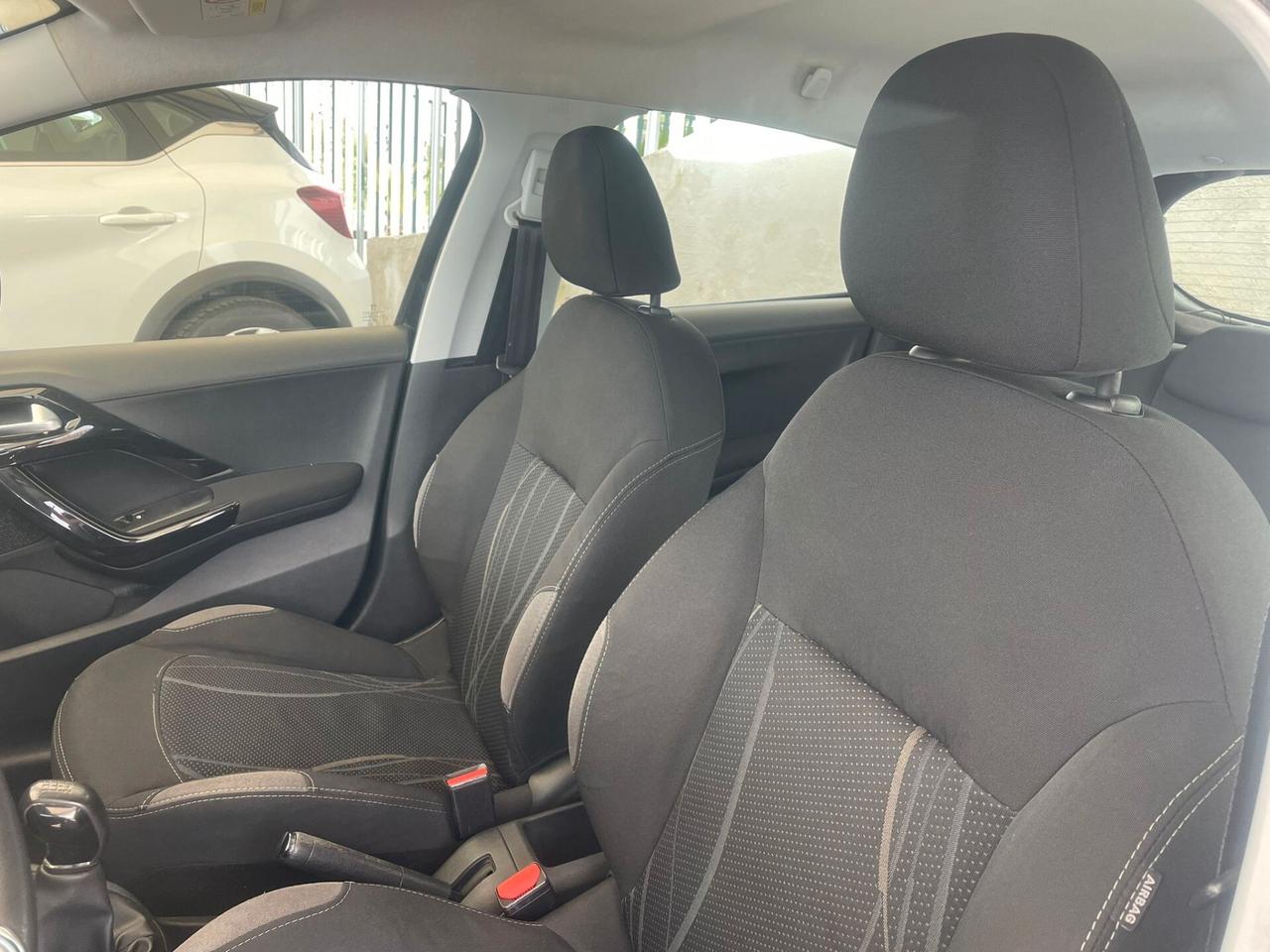 Peugeot 208 1.4 HDi 68 CV 5 porte Allure