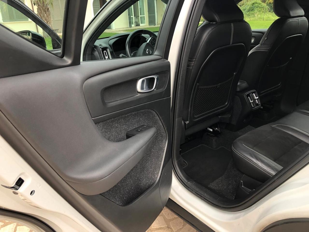 Volvo XC40 D3 Geartronic R-design UNICO PROPRIETARIO IVA DEDUCIBILE GARANZIA CONFORMGEST COMPLETA 12 MESI RINNOVABILE FINO A 60 MESI
